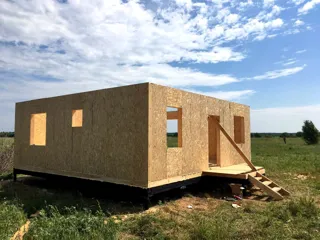 Haus nach Projekt „Jessentuki 8x8“, Siedlung Pervyy: Wandmontage
