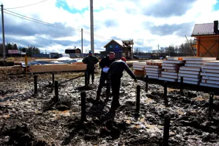 Haus nach Projekt „Metschta VB“, Dorf Ivantsevo: Fundament und Grundrahmen