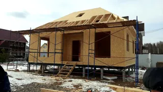 “Komfort” projesine göre ev, Ivantsevo köyü: duvar montajı
