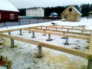 House based on the “Yessentuki 7.5x7.5” design, Kamenki village: foundation and sill strapping