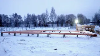 Eingeschossiges Haus nach Projekt „Sabawa“, Dorf Dyakovo: Fundament auf Stahlbetonpfählen