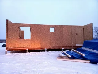 Özel projeye göre 104 m² ev, Kostroma bölgesi: duvar montajı