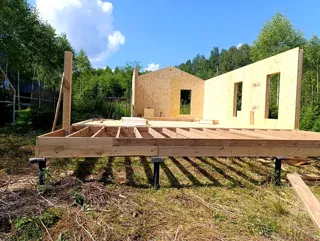 Haus nach Projekt „im Dorf Wjatkowo“, Gebiet Iwanowo: Wandmontage