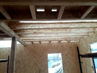 House built to a custom design, Ishnya settlement: interior partitions