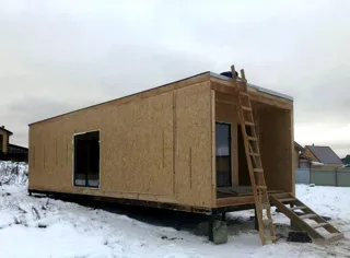 “Ochag” projesine göre ev, Sokolovo köyü: duvar montajı