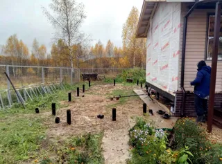 Özel projeye göre ek bina, Barskovo köyü: temel ve alt bağlama kirişi