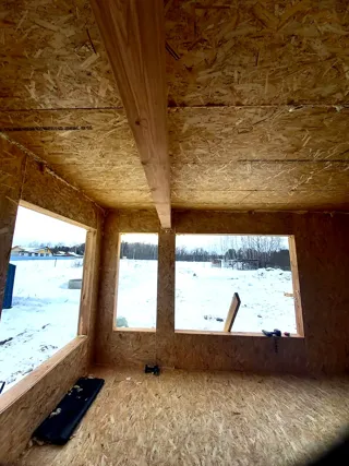 Haus nach Projekt „Sawuschka“, Dorf Khorlovo: Wandmontage