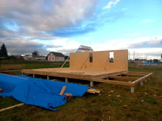 “Barnhouse 76.1” projesine göre ev, Strelnikovo köyü: duvar montajı
