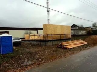 Haus nach individuellem Entwurf, Dorf Yudino: Wandmontage