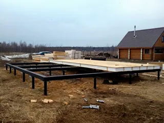 House based on the “Votchina” design, Gubachevo village: foundation and sill strapping