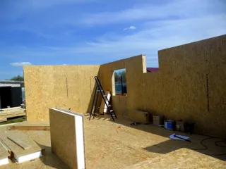 Haus nach Projekt „Ermak“, Dorf Vasilevo: Wandmontage