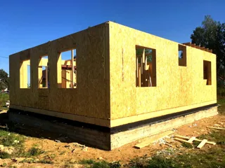 Haus nach Projekt „Forward“, Dorf Sholokhovo: Wandmontage