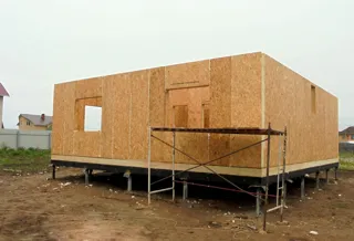Haus nach Projekt „Michigan“, Galich: Wandmontage