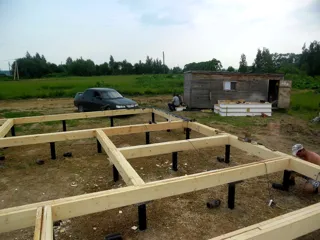 Haus nach Projekt „Bayern 193.54“, Pereslavl-Zalesskiy: Fundament und Grundrahmen