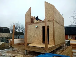 Haus nach Projekt „Strelez“, Gebiet Kostroma: Wandmontage
