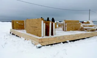 Haus nach Projekt „Michigan mini“, Kostroma: SIP-Boden und Wände des Erdgeschosses