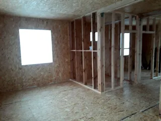 House built to a custom design, Ishnya settlement: interior partitions