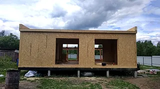 Haus nach Projekt „Mistika - S2.8“, Dorf Kukarino: Wandmontage