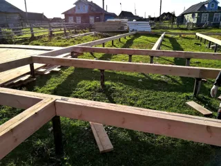House built to a custom design, Arkhangelsk Region: foundation and sill strapping