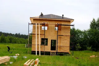 Haus nach Projekt „Musa“, Cottage-Siedlung „Schiwopisnyj bereg“: fertiges Gebäude