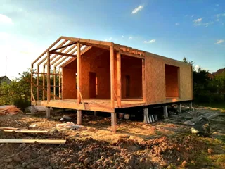 Haus nach Projekt „Barnhouse 53“, SNT „Urroschaj“: Wandmontage