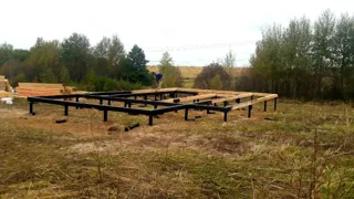 House built to a custom design, Sukhodol settlement: foundation and sill strapping