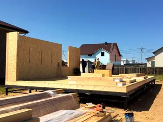 Custom-design house, Pervyy settlement: wall assembly