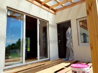 Haus nach Projekt „Mistika - E2.8“, Dorf Novoe: Terrasse und Eingangsbereich