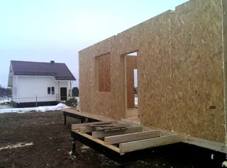 Haus nach Projekt „Sefir“, Dorf Kadnikovo: Wandmontage