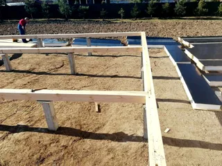 Haus nach Projekt „Mistika - E2.8“, Dorf Novoe: Fundament und Grundrahmen