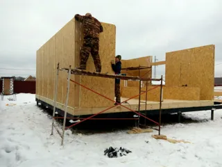 Haus nach Projekt „Sefir“, Siedlung Dubna: Wandmontage