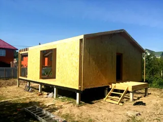 Haus nach Projekt „Barnhouse 53“, SNT „Urroschaj“: Wandmontage