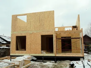 Haus nach Projekt „Slawjanka“, Ivanovo: Wandmontage