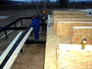 Haus nach Projekt „Slatoust“, Gebiet Moskau: Fundament und Grundrahmen