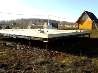 Haus nach Projekt „Utah“, Yaroslavl: Fundament und Grundrahmen