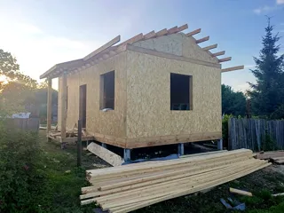 Eingeschossiges Haus nach Projekt „Wiwat“, Rostow Welikij: Dach