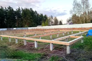 Haus nach Projekt „Randevu - E2.8“, Gebiet Moskau: Fundament und Grundrahmen