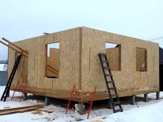 Haus nach Projekt „Vilnius“, Dorf Chernukha: Wandmontage