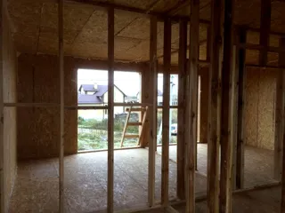 Haus nach Projekt „Stil 108“, Siedlung Yaroslavka: Innenwände