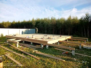 Haus nach individuellem Entwurf, Dorf Konokhovo: Boden aus SIP-Paneelen auf Höhe 0