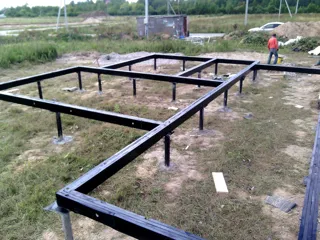 Haus nach Projekt „Prestisch“, Ivanovo: Fundament und Grundrahmen