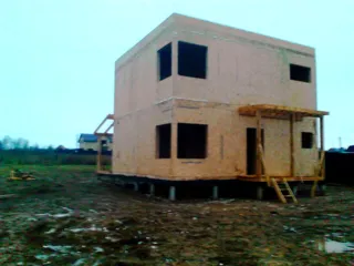 House, “Style 108” design, Miklyaikha settlement: terrace and porch