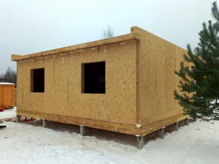 Haus nach Projekt „Mistika - N2.8“, Dorf Lyutovo: Terrasse und Eingangsbereich