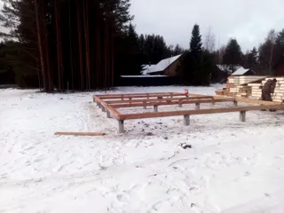 Haus nach individuellem Projekt, Region Twer: Fundament und Grundrahmen