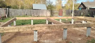 Дачный дом из SIP-панелей, Иваново: ростверк на сваях