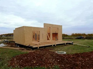 Haus nach Projekt „Grafit“, Siedlung Lyubashino: Wandmontage