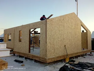 Haus nach individuellem Entwurf, Dorf Kukarino: Wandmontage