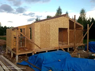 Haus nach individuellem Entwurf, Dorf Paneevo: Wandmontage