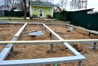 Haus nach Projekt „Minihotel“, Ivanovo: Fundament und Grundrahmen