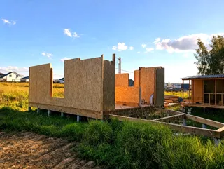 Haus nach individuellem Entwurf, Chekhov: Wandmontage